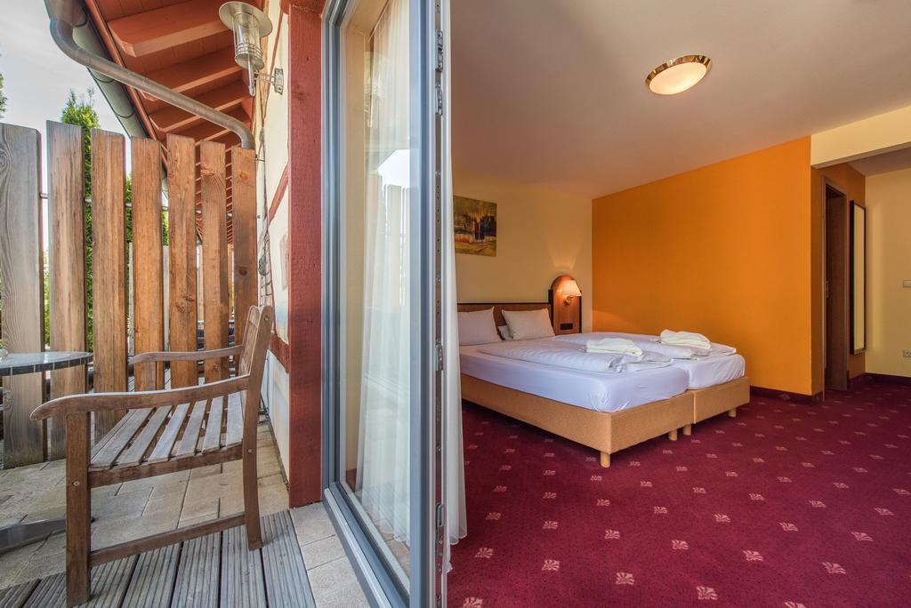 Landhotel Und Gasthof Hirsch Huettenreute Hoßkirch Esterno foto