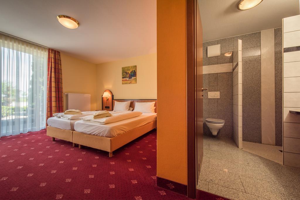 Landhotel Und Gasthof Hirsch Huettenreute Hoßkirch Esterno foto