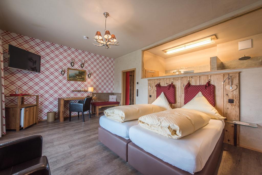 Landhotel Und Gasthof Hirsch Huettenreute Hoßkirch Esterno foto