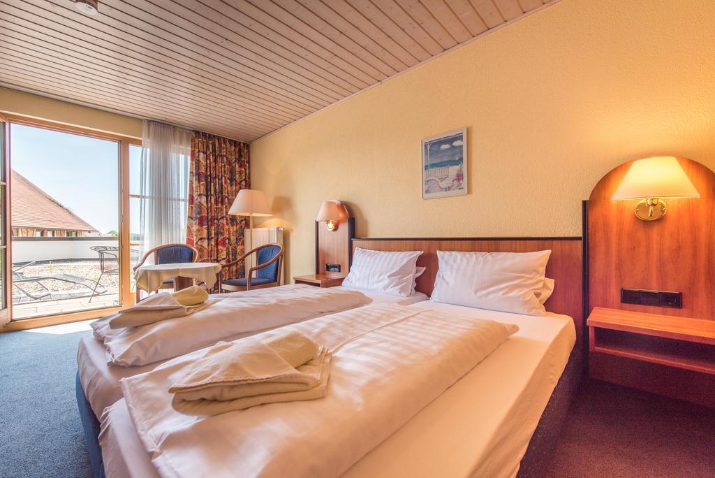 Landhotel Und Gasthof Hirsch Huettenreute Hoßkirch Esterno foto