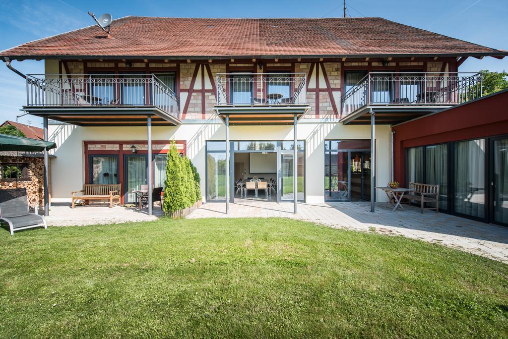 Landhotel Und Gasthof Hirsch Huettenreute Hoßkirch Esterno foto