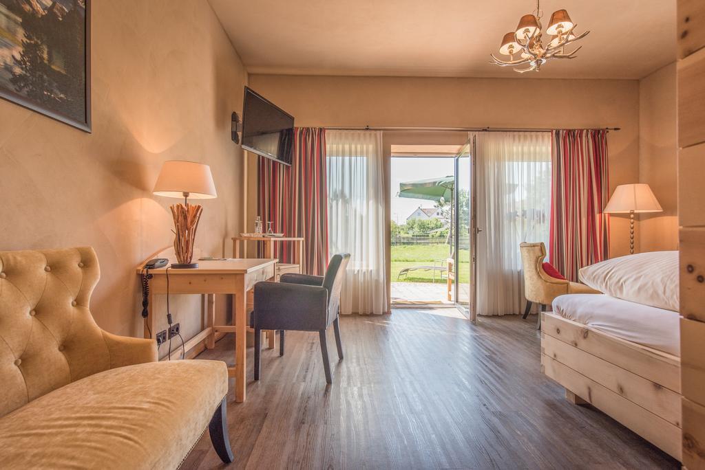 Landhotel Und Gasthof Hirsch Huettenreute Hoßkirch Esterno foto