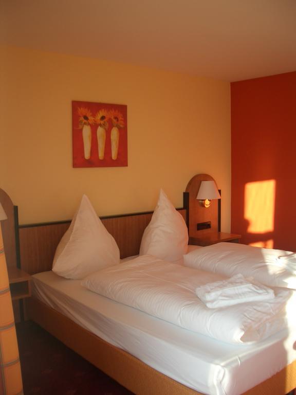 Landhotel Und Gasthof Hirsch Huettenreute Hoßkirch Esterno foto